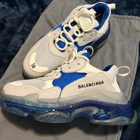 Balenciaga Triple S - Picture 2 of 3